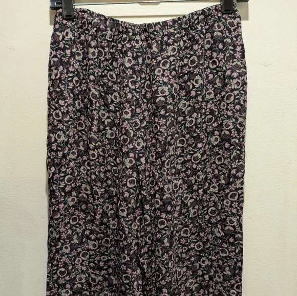 Petite Sophisticate Black and Pink Floral Pants Size 6p - Picture 3 of 6